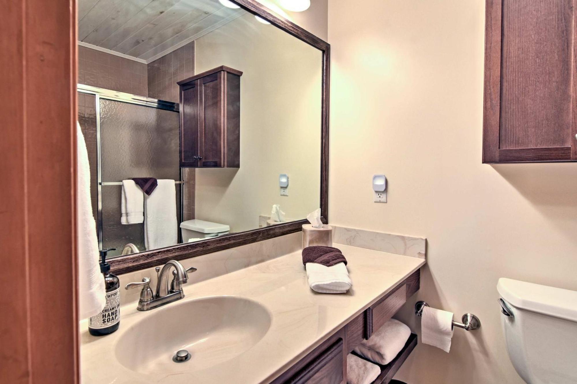 Beech Mountain Condo With Balcony, Walk To Resort! Esterno foto
